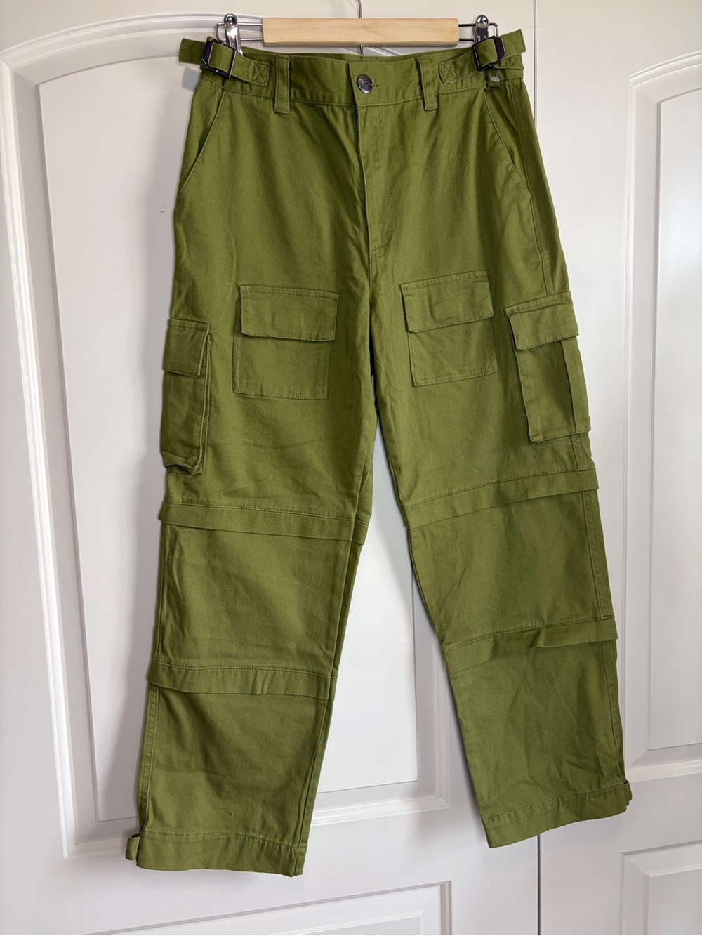 Allure Luxe Women's Olive Green Cargo Pants Medium